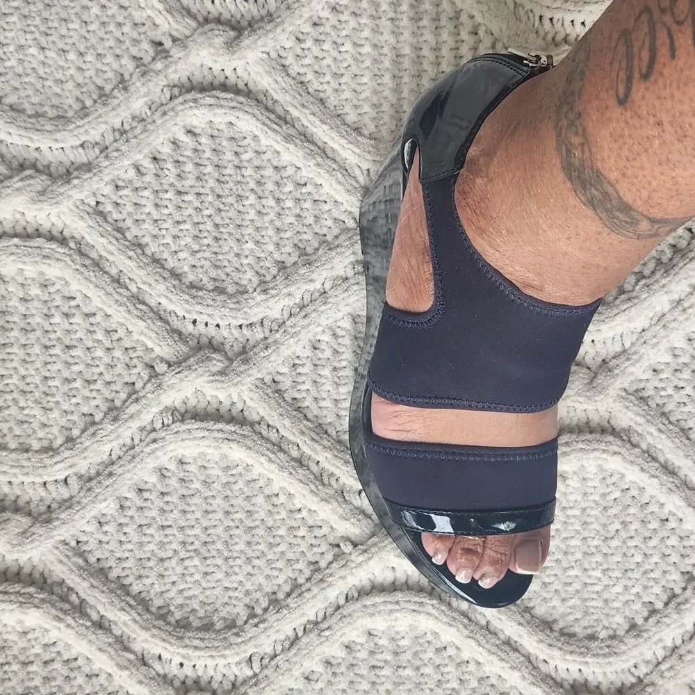 Adrienne Vittadini Navy Blue Patent Open toe Wedges Size 8.5